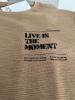 Παιδική μπλούζα με τσέπη Live in the moment